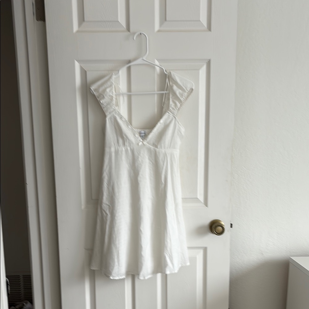 White Sleeveless Dress